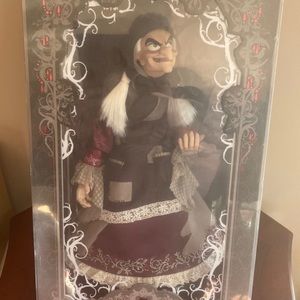 DISNEY LIMITED ‘OLD HAG D23 ‘    RARE  723 pcs  only   Buy your VILLIAN  DOLL